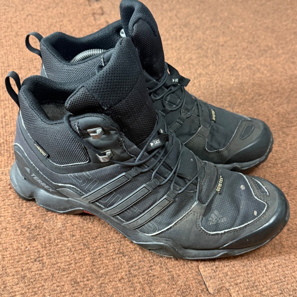 B- Adidas Terrex Swift R Mid GTX Mens Black Hiking Boots Gore-Tex BB4638 Size 12